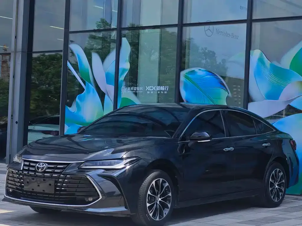 Toyota Avalon — фото 1