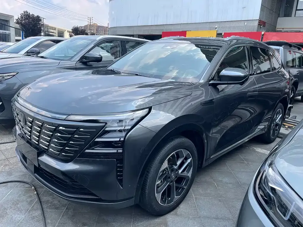 Changan CS75PLUS — фото 1