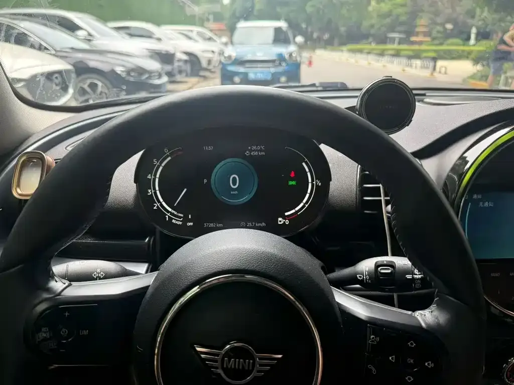 MINI Clubman — фото 3