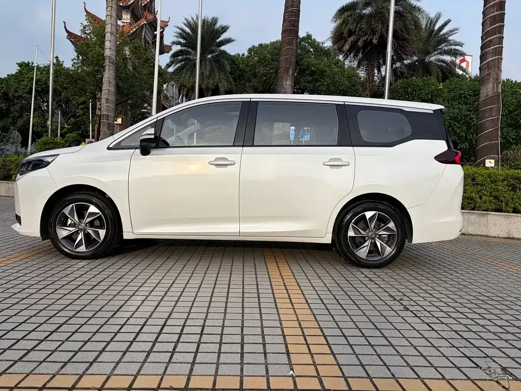 GAC Motor Trumpchi M6 — фото 7