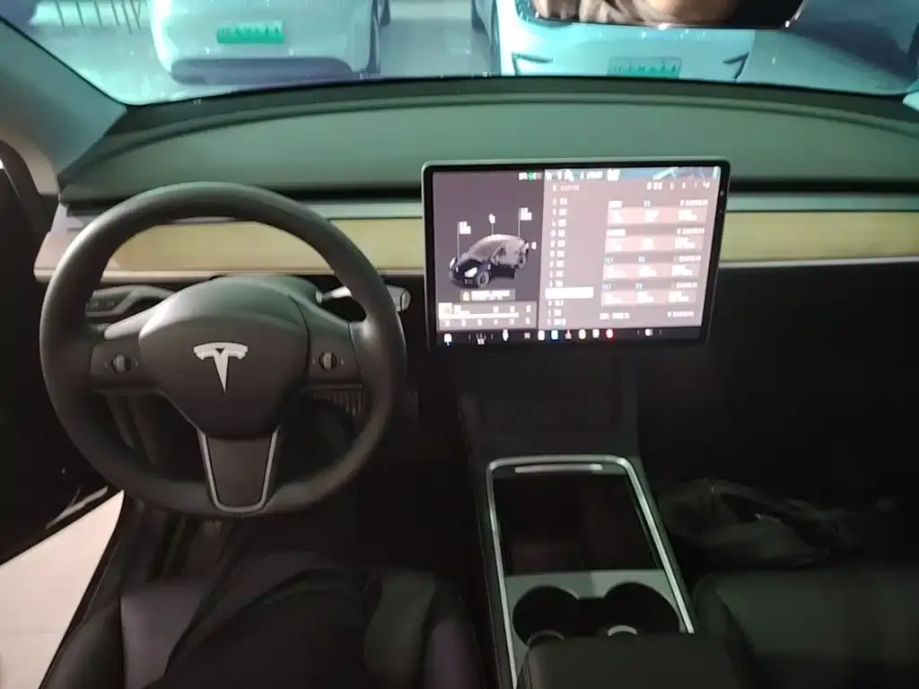 Tesla Model Y — фото 2
