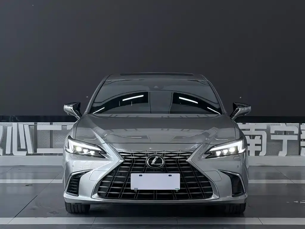 Lexus ES — фото 5