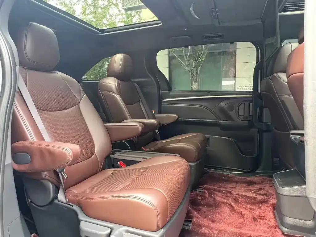 Toyota Granvia — фото 5