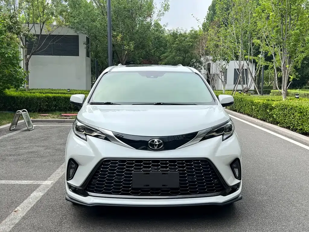 Toyota Granvia — фото 9