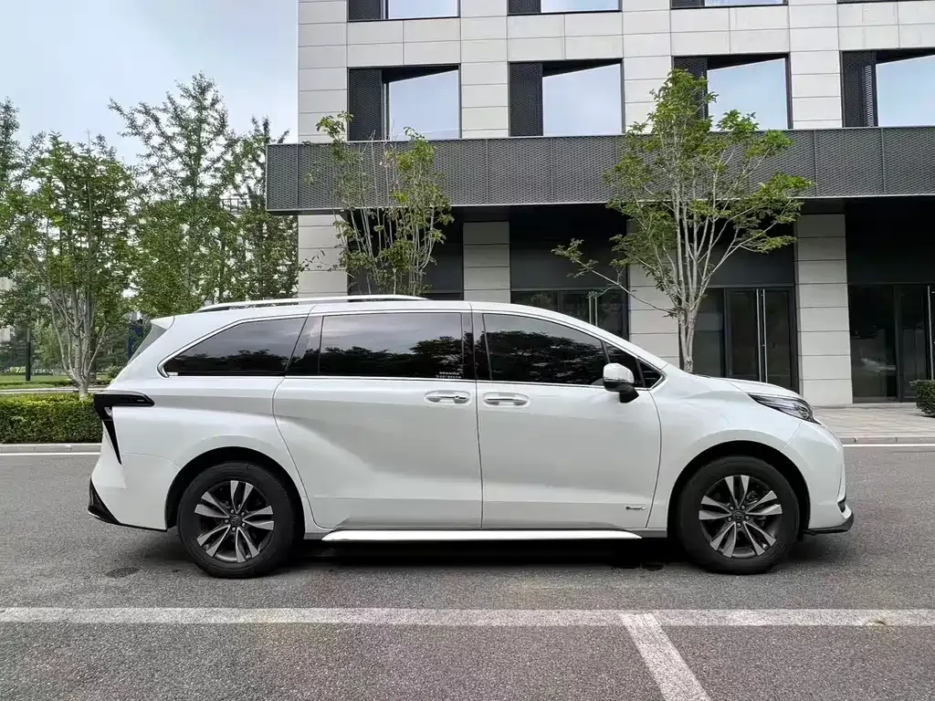 Toyota Granvia — фото 6