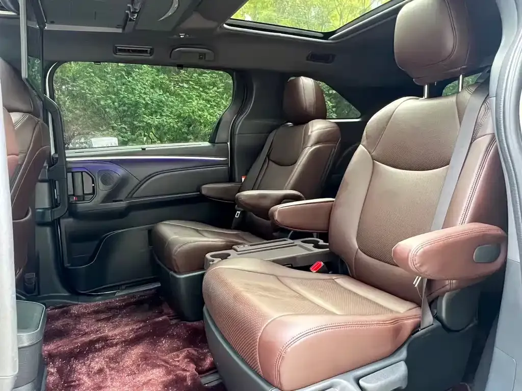 Toyota Granvia — фото 2