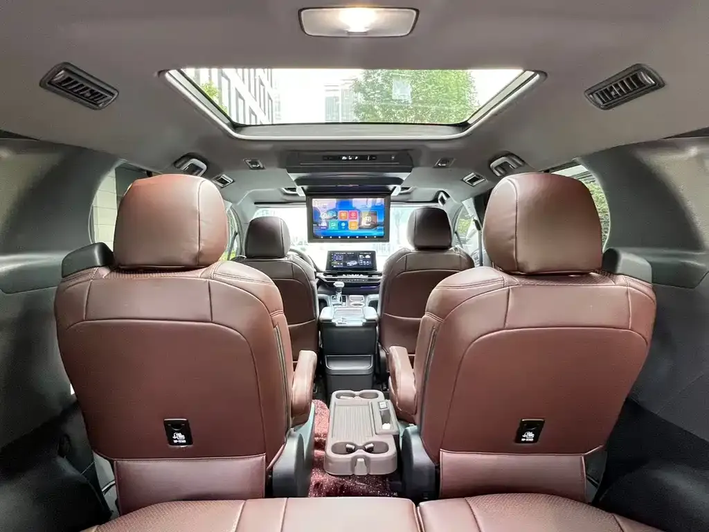 Toyota Granvia — фото 4