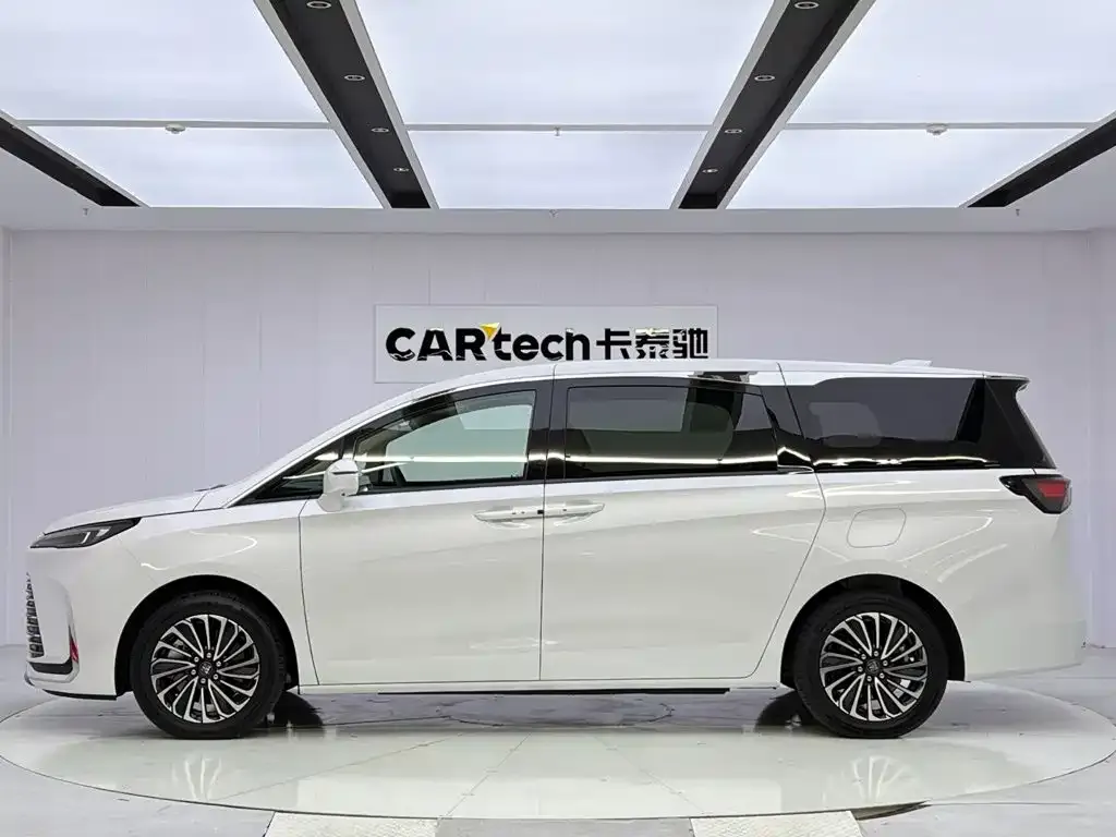 Buick GL8 Hybrid — фото 2