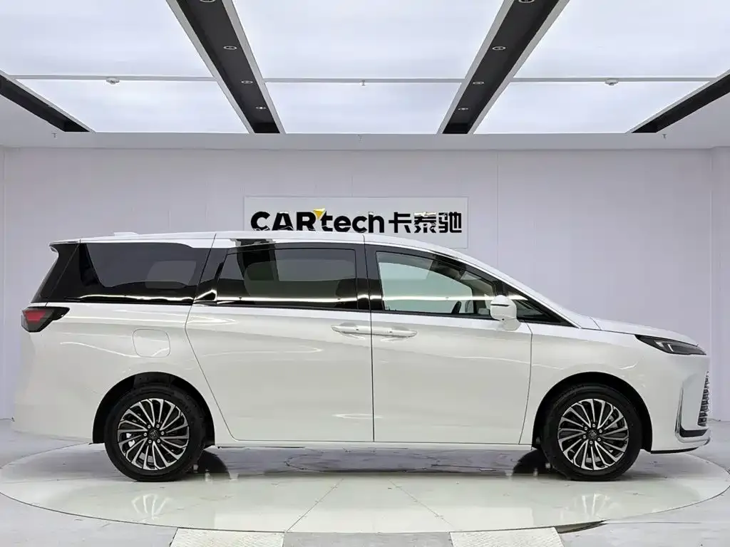Buick GL8 Hybrid — фото 10
