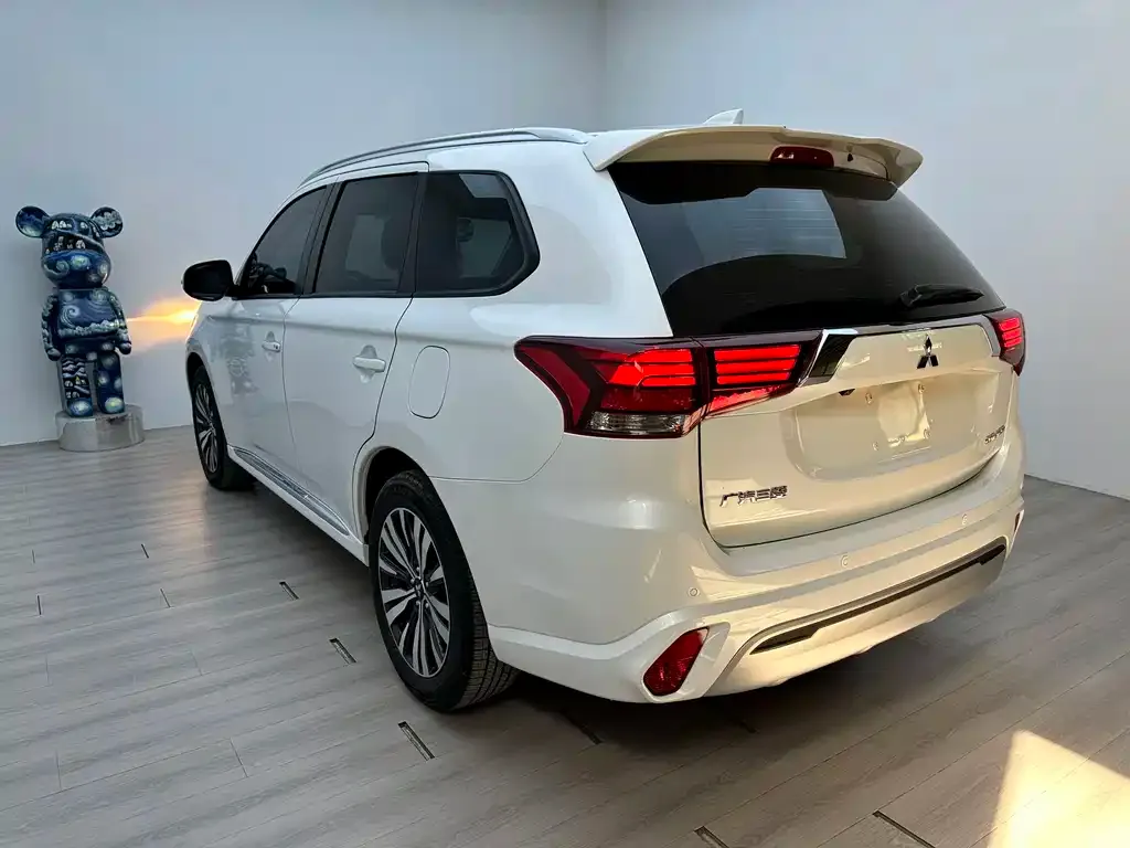Mitsubishi Outlander — фото 3