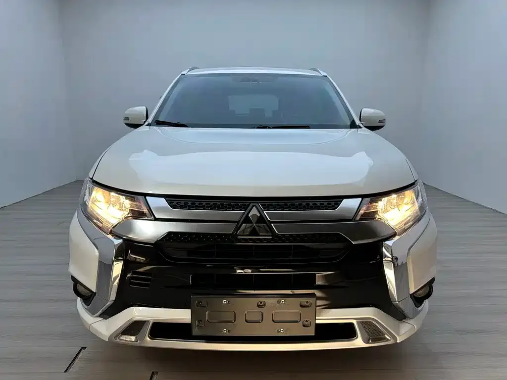 Mitsubishi Outlander — фото 2