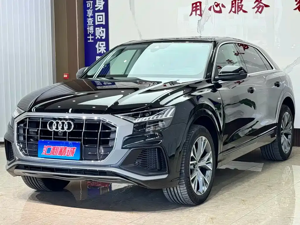 Audi Q8 — фото 1