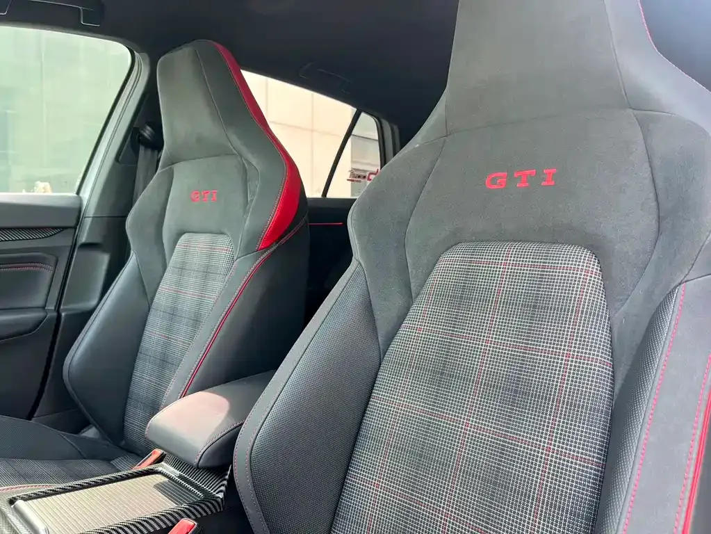 Volkswagen Golf GTI — фото 5