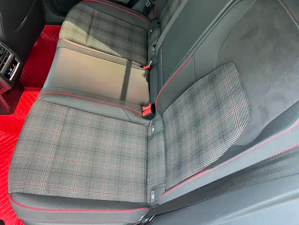 Volkswagen Golf GTI — фото 10