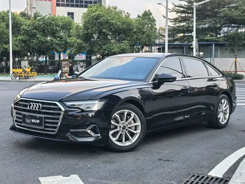 Audi A6L — фото 1