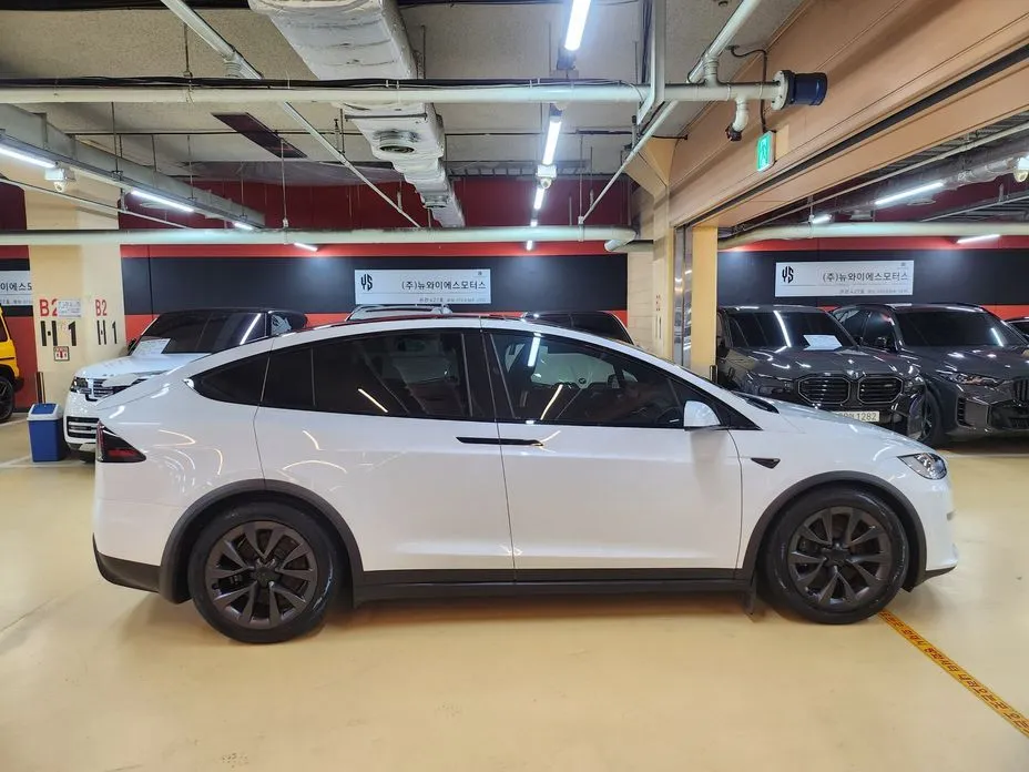 Tesla Model X — фото 9