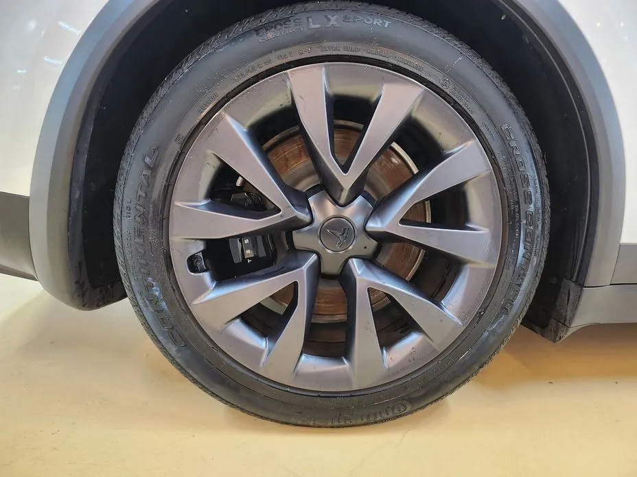 Tesla Model X — фото 2