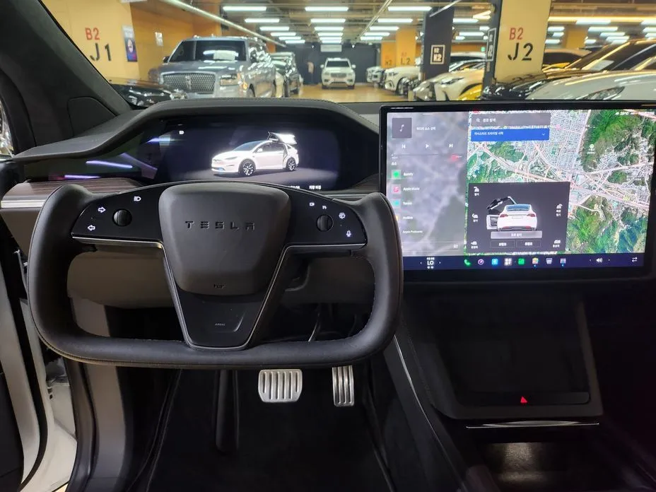 Tesla Model X — фото 8