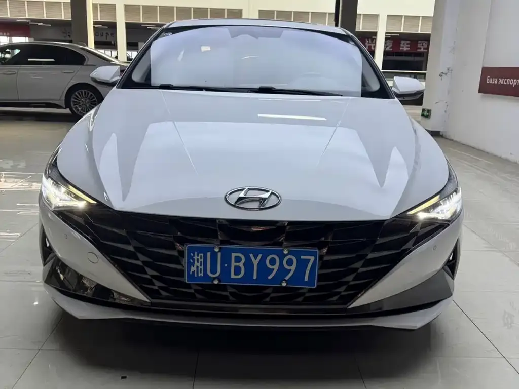 Hyundai Elantra — фото 2