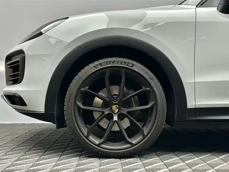 Porsche Cayenne — фото 5