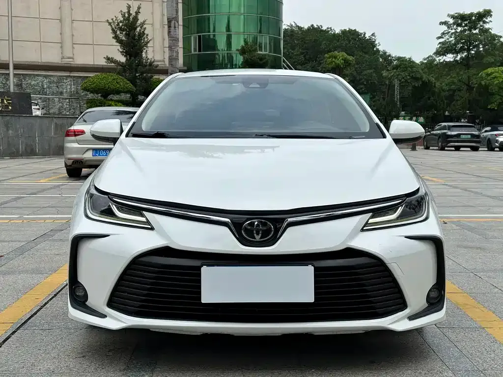 Toyota Corolla — фото 2