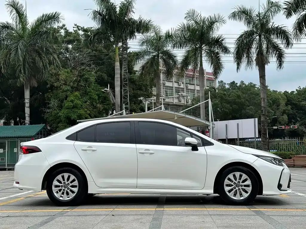 Toyota Corolla — фото 6