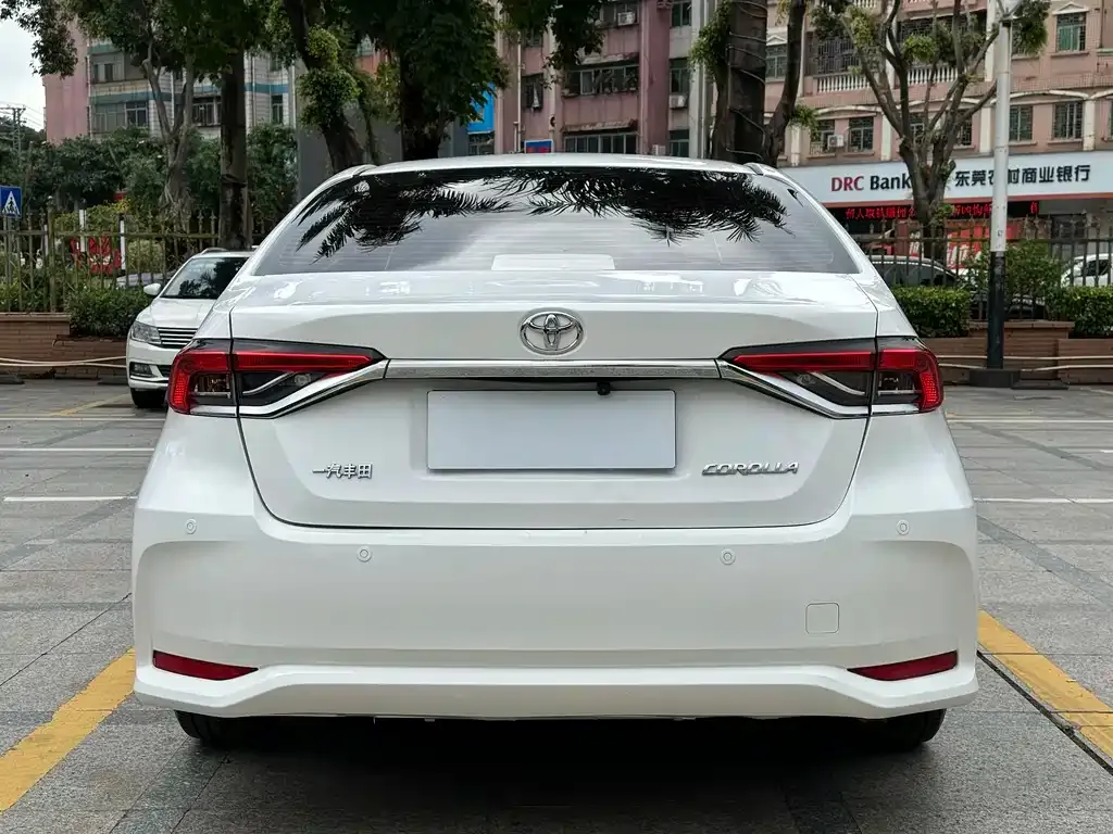 Toyota Corolla — фото 3