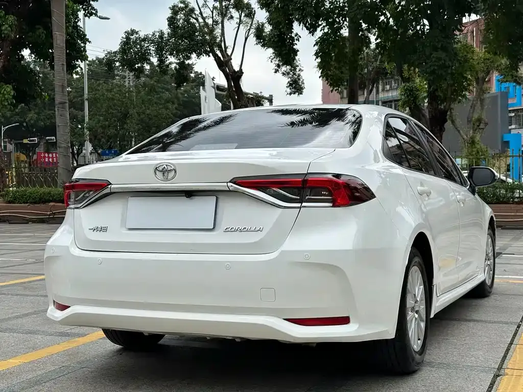Toyota Corolla — фото 10