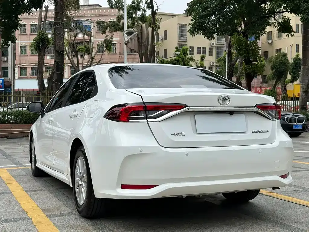 Toyota Corolla — фото 9