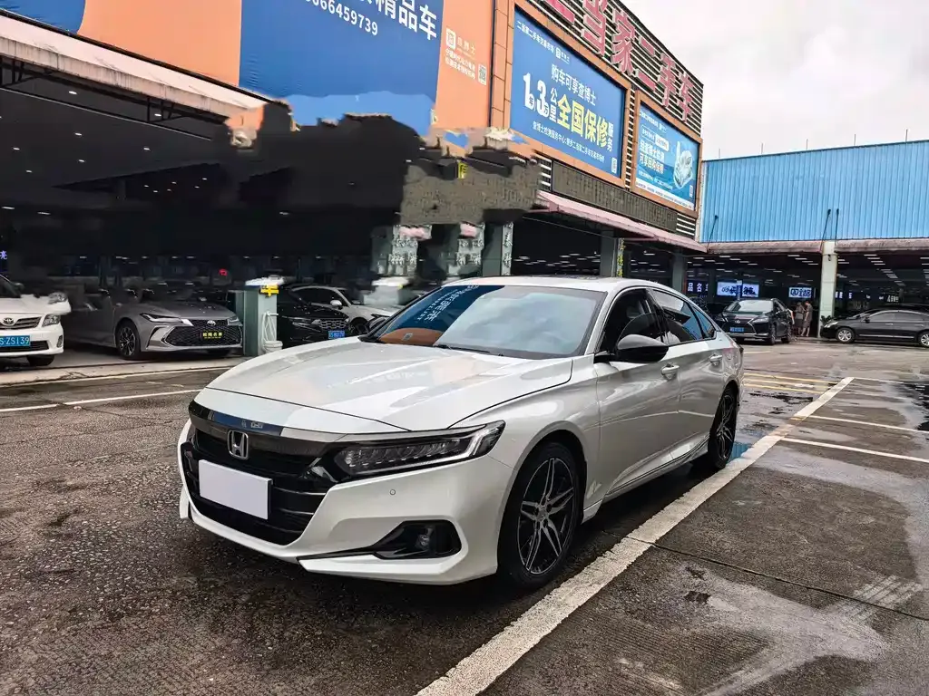 Honda Accord — фото 1