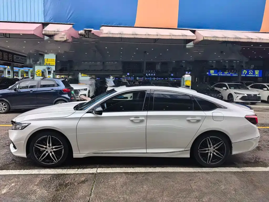 Honda Accord — фото 10