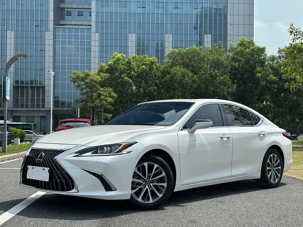Lexus ES 200 Excellence 1
