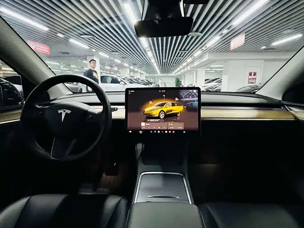 Tesla Model Y — фото 3
