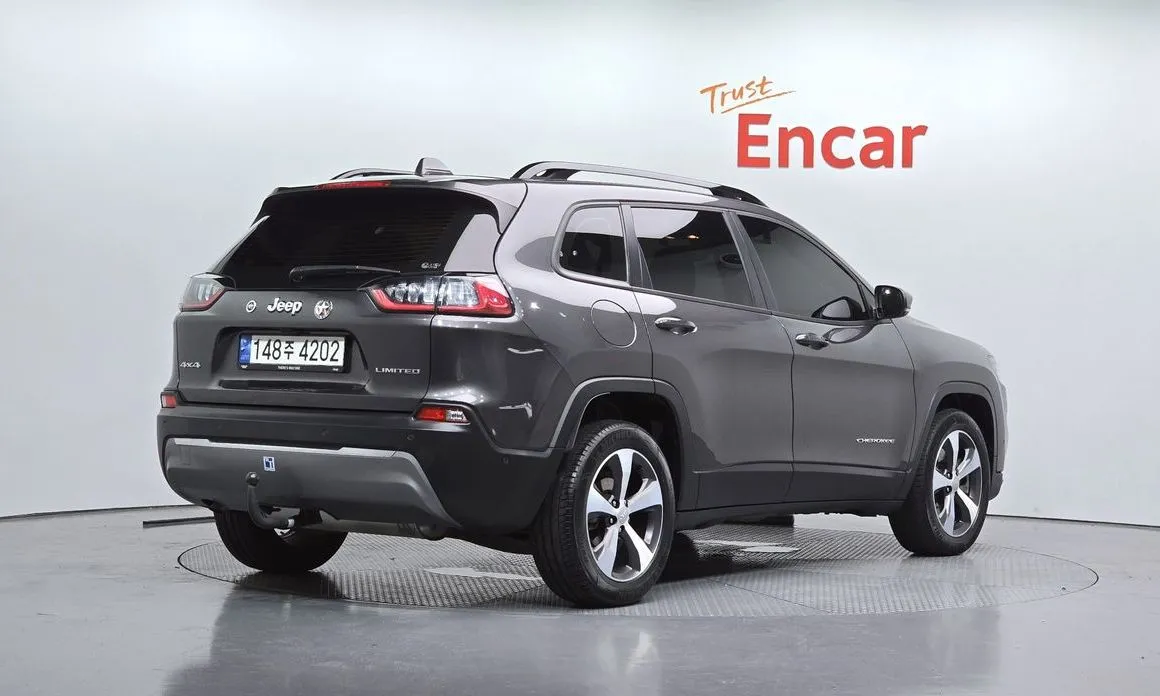 Jeep Cherokee — фото 4