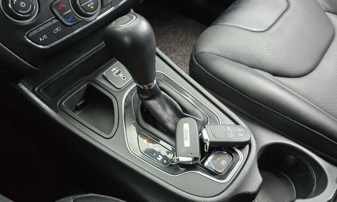 Jeep Cherokee — фото 9