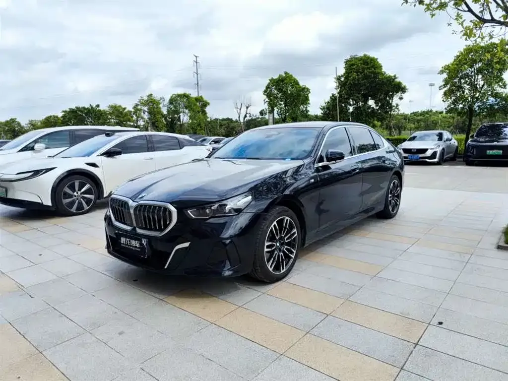 BMW 5 Series — фото 1
