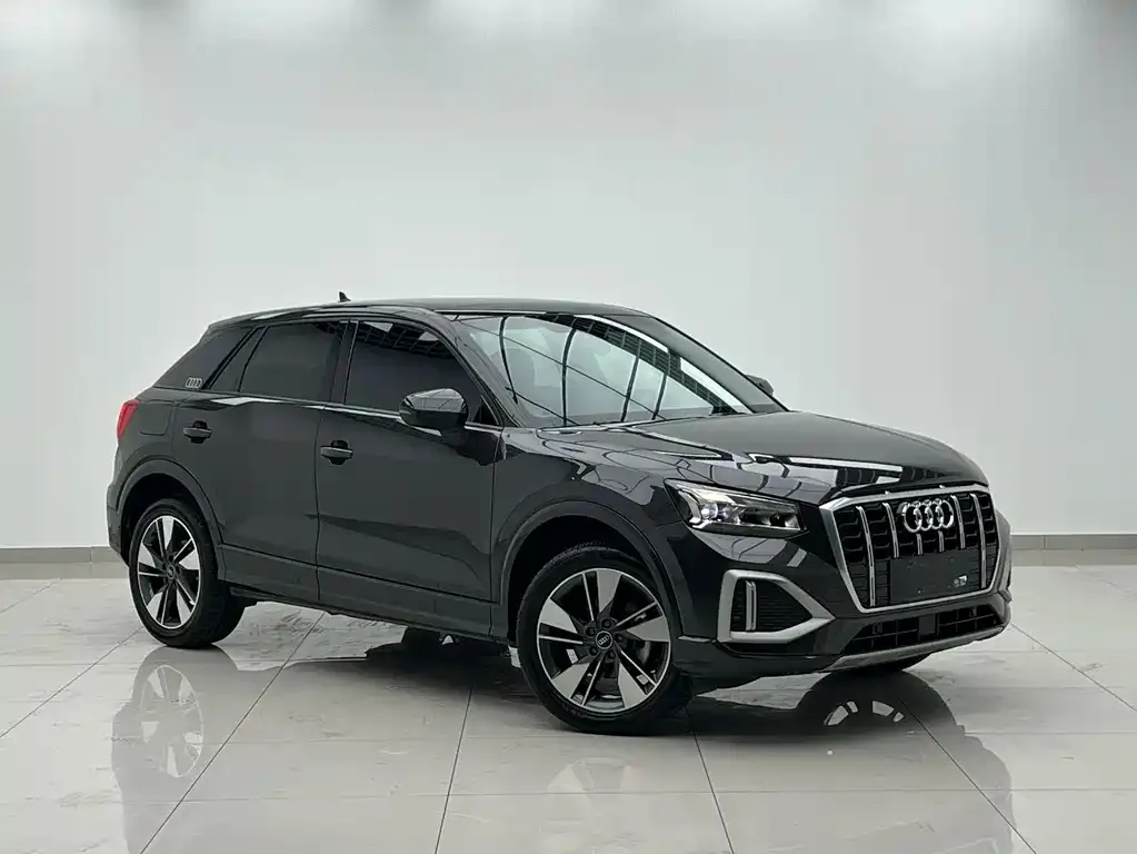 Audi Q2L — фото 6