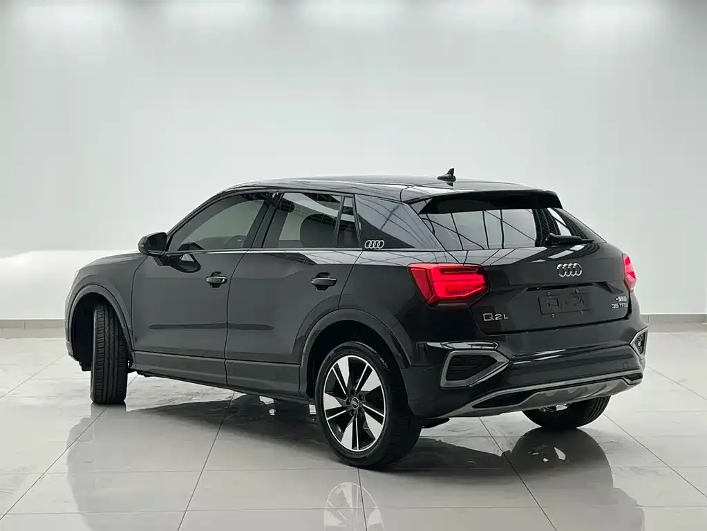 Audi Q2L — фото 7