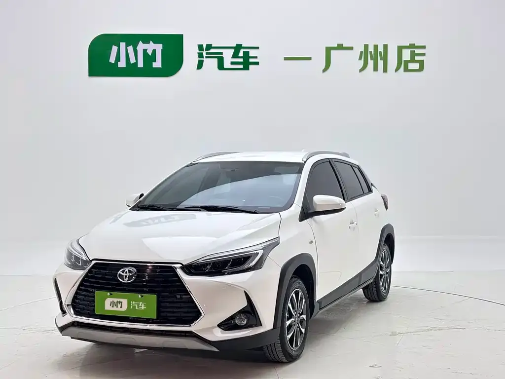 Toyota Yaris L — фото 1
