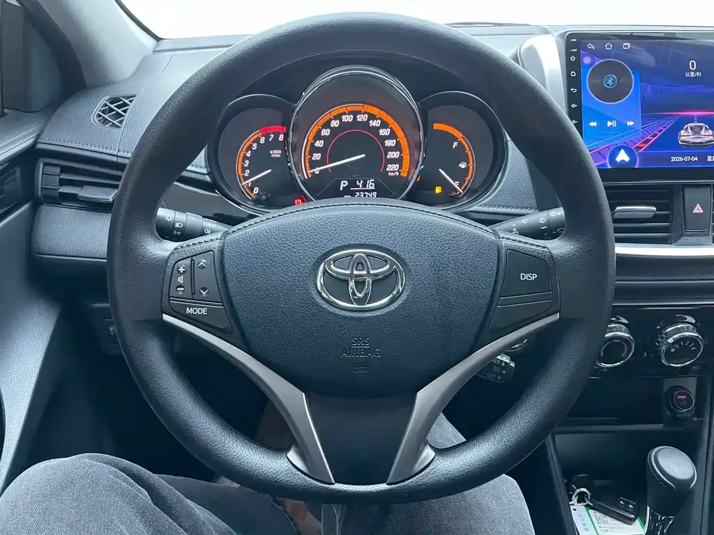 Toyota Yaris L — фото 9
