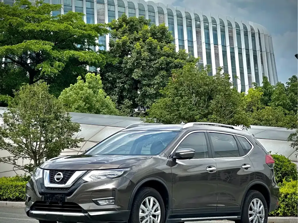 Nissan X-Trail — фото 1