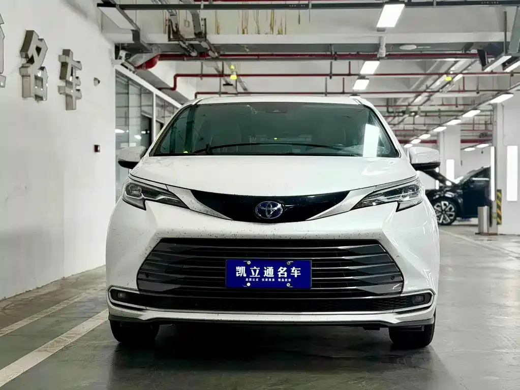 Toyota Sienna — фото 5