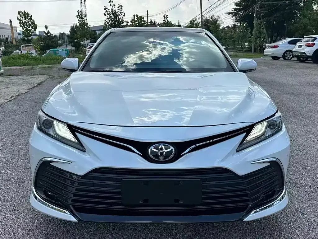 Toyota Camry — фото 8