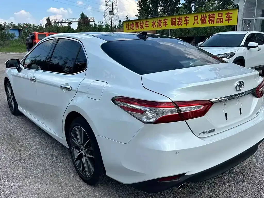 Toyota Camry — фото 6