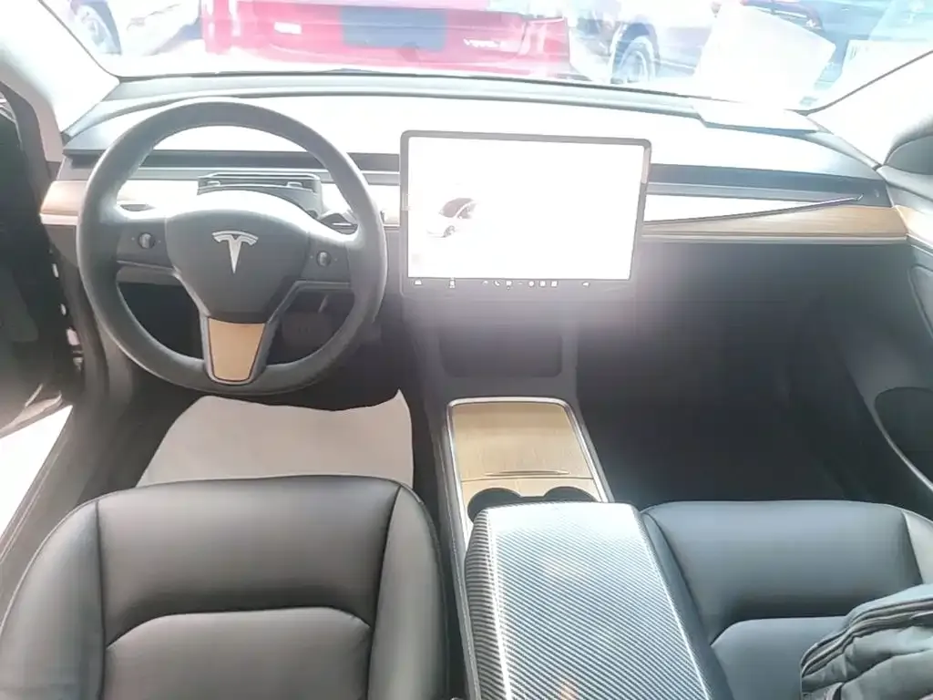 Tesla Model 3 — фото 8