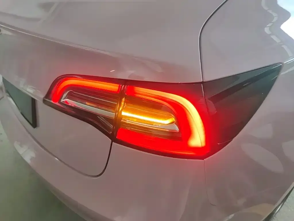 Tesla Model 3 — фото 2