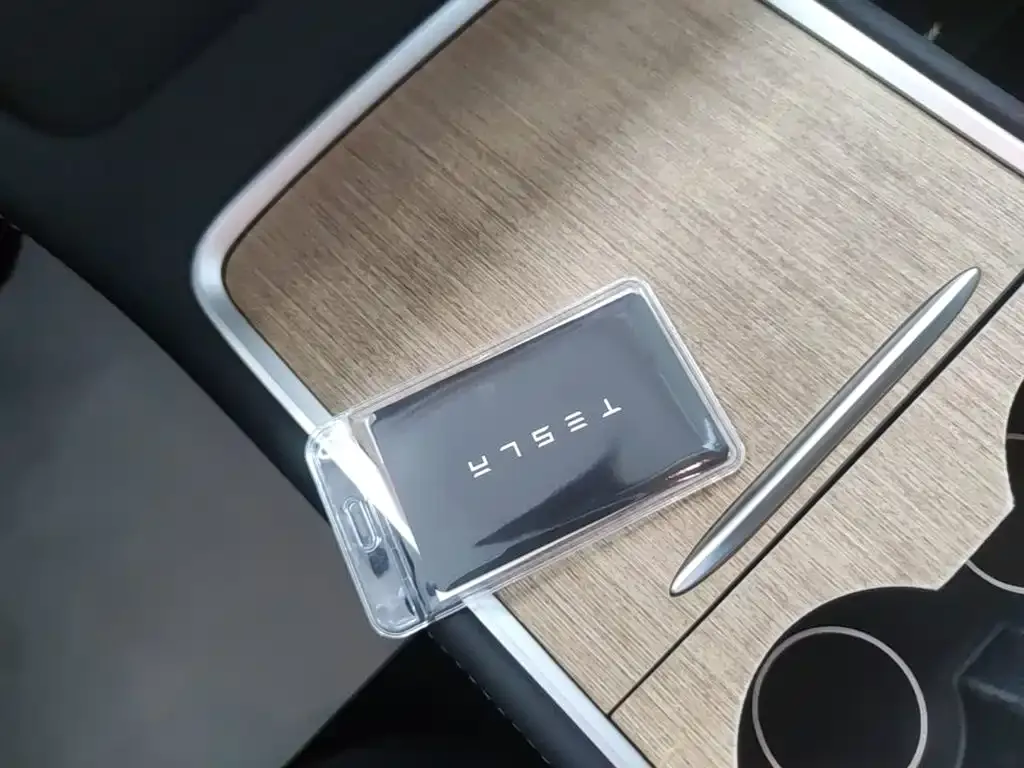 Tesla Model 3 — фото 10