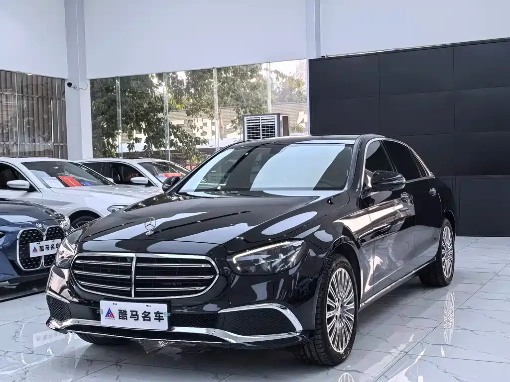Mercedes-Benz E-Class — фото 1