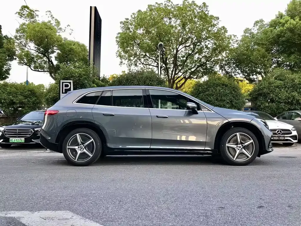 Mercedes-Benz EQS SUV — фото 10