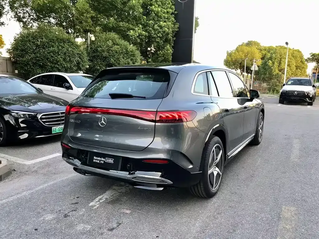 Mercedes-Benz EQS SUV — фото 6
